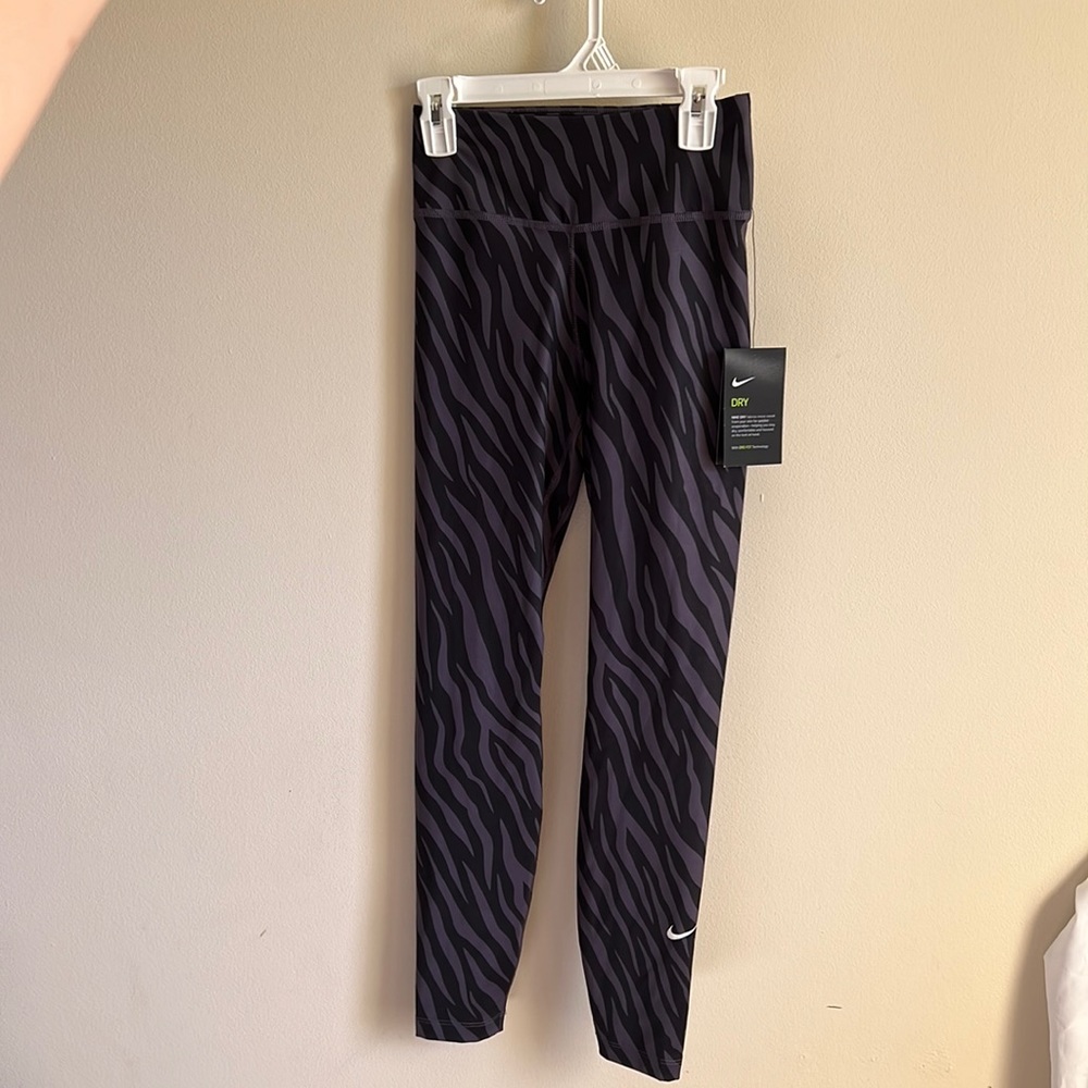 BRAND NEW! Women’s Nike training leggings!